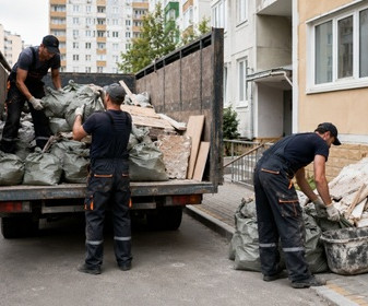 Вывоз строймусора день в день: когда возможно и как подготовиться