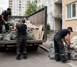 Вывоз строймусора день в день: когда возможно и как подготовиться